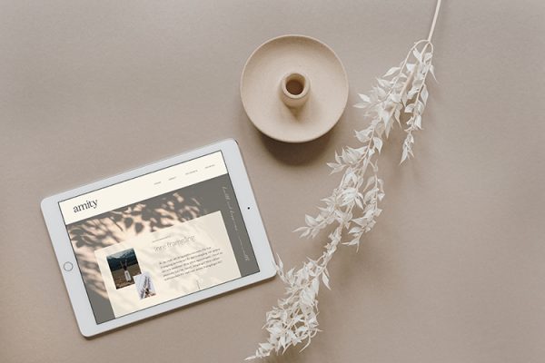 Ljus, luftig och naturlig responsiv webbdesign för litet wellness-företag